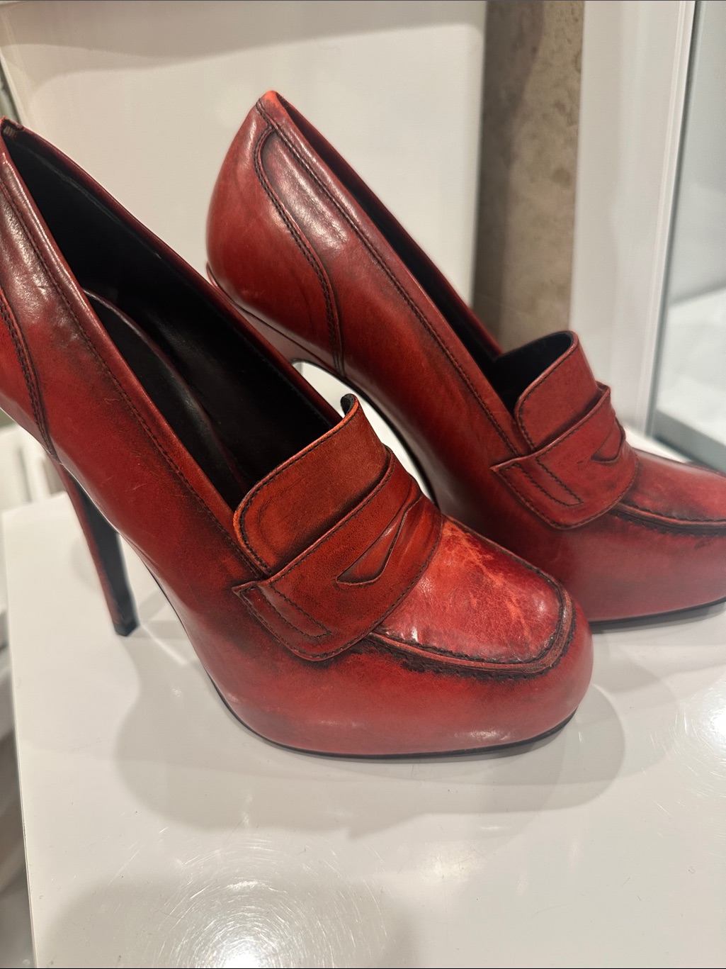Vera Wang Lavender Women’s Red Leather High-Heel Loafers